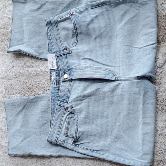 Elizabeth and James Light Wash High Rise Raw Edge Crop Blue Jeans Size 18 NWT - Picture 3 of 7